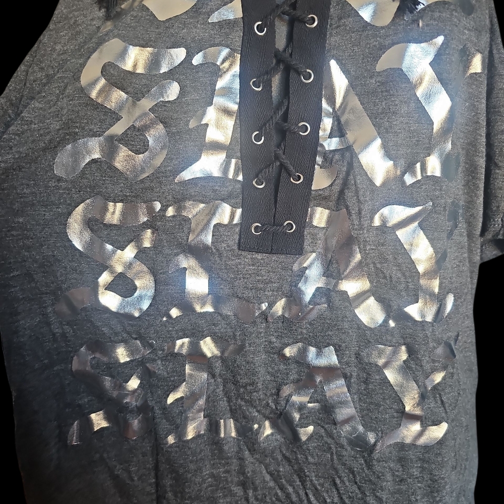 Gray Lace-Up Graphic Top - Picture 2 of 5